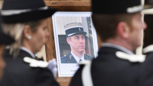 Arnaud Beltrame : stars et anonymes rendent hommage au héros de l'attentat de Trèbes