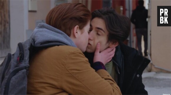 Plus belle la vie : Antoine embrasse Tom