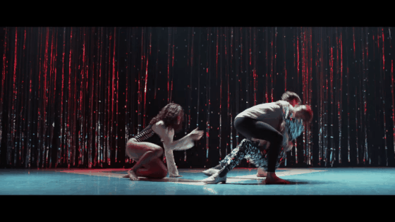 Olly Alexander (Years & Years) se lâche dans le clip "If You're Over Me"