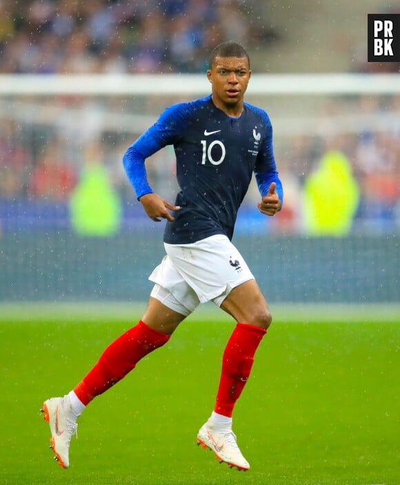 Kylian Mbappé fait 1,78m... mais le footballeur n'a pas encore fini de grandir !