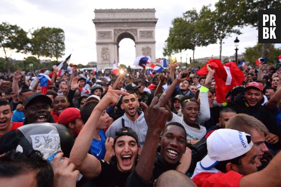 Les Français en liesse sur les Champs Elysées après la victoire des Bleus lors de la demi-finale France/Belgique le 10 juillet 2018