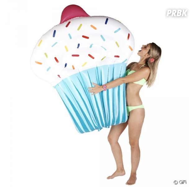 Envie De Jouer A L Influenceuse Notre Selection Des 15 Bouees Stylees Pour Cet Ete Purebreak