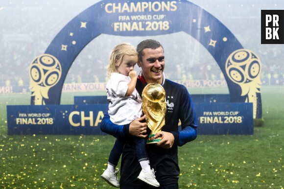 Coupe du monde 2018 : Antoine Griezmann et sa fille Mia après la victoire des Bleus