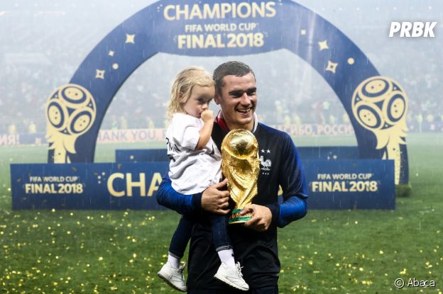 Coupe du monde 2018 : Antoine Griezmann et sa fille Mia après la victoire des Bleus