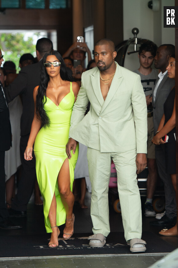 Kanye West portait des claquettes au mariage du rappeur 2 Chainz : le mari de Kim Kardashian se fait clasher sur les réseaux sociaux !