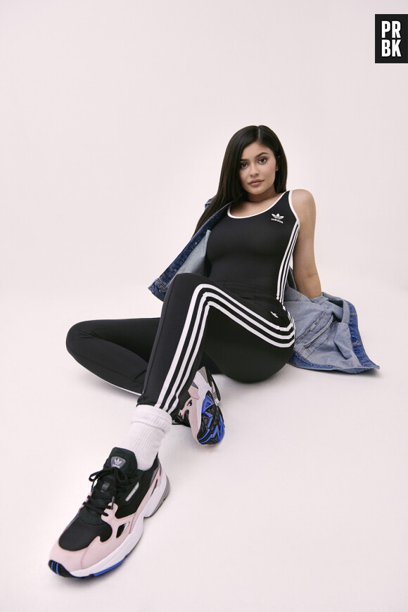 Kylie Jenner égérie pour adidas : la star pose avec les Falcon dans la nouvelle campagne publicitaire canon.