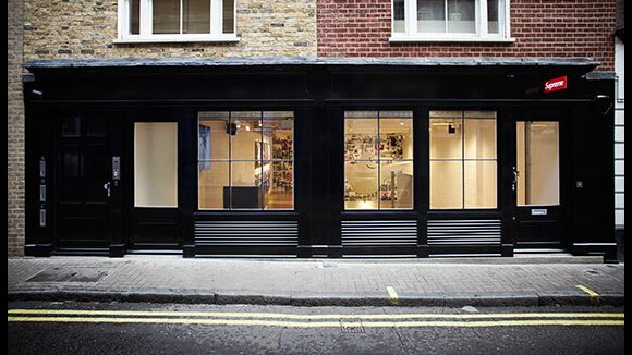 Supreme offre une récompense pour retrouver l'homme qui a vandalisé la boutique de Londres