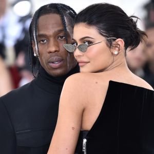 Kylie Jenner et Travis Scott parents : leur 1ère photo de famille avec Stormi