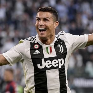 Cristiano Ronaldo dépasse Selena Gomez et devient la personne la plus suivie sur Instagram