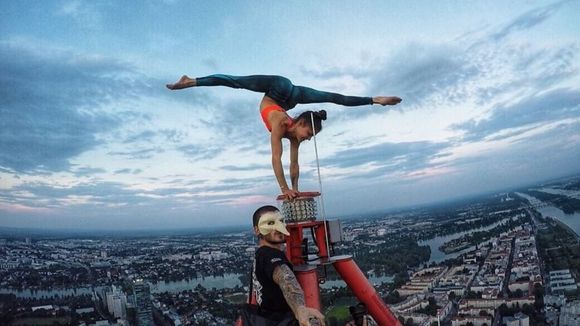 Vous avez le vertige ? Ne regardez surtout pas les vidéos de cette contorsionniste reine d'Instagram