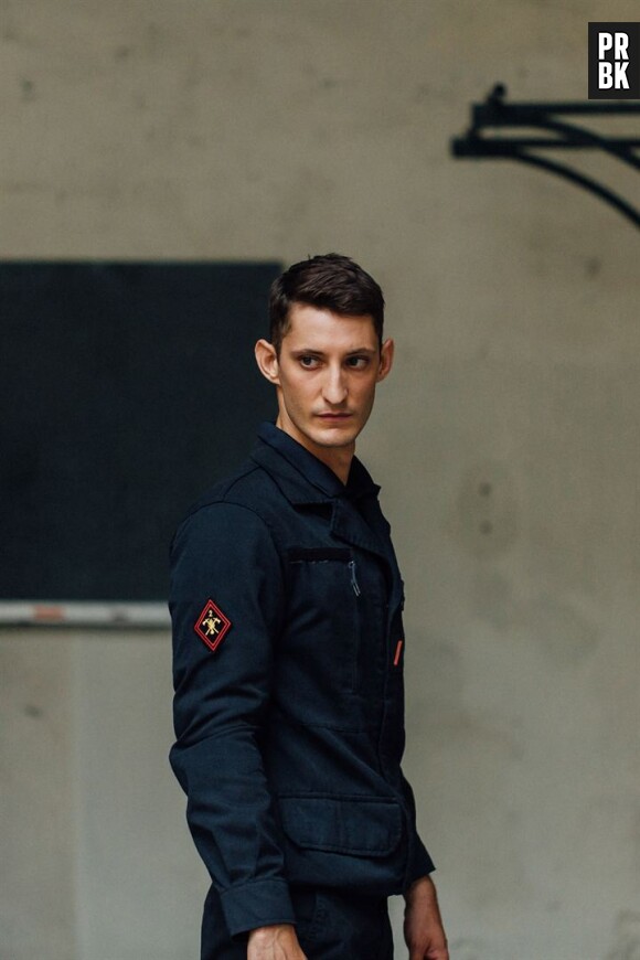 Pierre Niney métamorphosé pour son rôle dans Sauver ou périr : ses muscles enflamment Instagram.