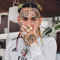 6ix9ine : menacé par un gang, il est transféré dans une autre prison pour des &quot;raisons de sécurité&quot;