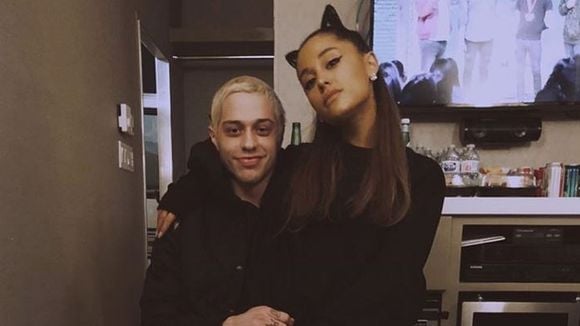 Ariana Grande vient en aide à son ex Pete Davidson après son message inquiétant : "je suis ici"