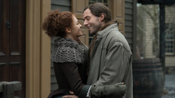 Outlander saison 4 : Sophie Skelton (Brianna) et Richard Rankin (Roger) en couple dans la vie ?