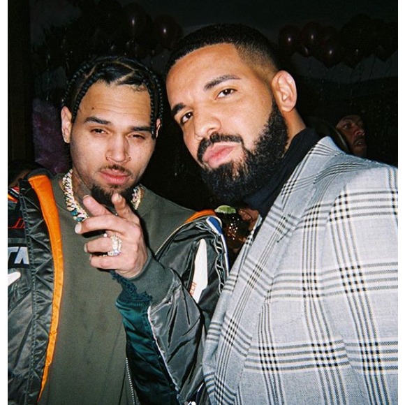 Drake annonce un nouveau duo avec Chris Brown ? Les fans en colère