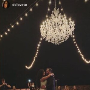 Demi Lovato va mieux : la star s'affiche radieuse en demoiselle d'honneur au mariage d'une amie.