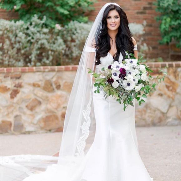 Demi Lovato va mieux : la star s'affiche radieuse en demoiselle d'honneur au mariage d'une amie.