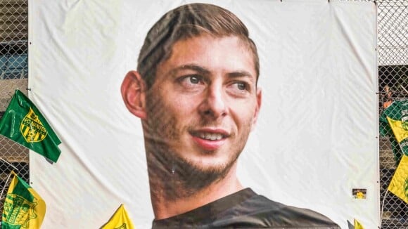 Mort d'Emiliano Sala : le pilote David Ibbotson "daltonien" et "pas autorisé à voler de nuit" ?