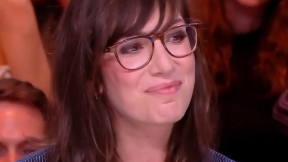 L'émotion touchante de Nora Hamzawi après l'annonce en direct de son départ de Quotidien