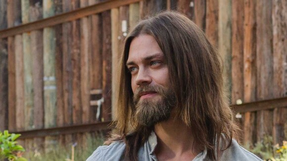 Tom Payne (The Walking Dead) a pleuré en se coupant les cheveux pour son rôle dans Prodigal Son