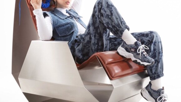Skechers x Barbara Malewicz : des sneakers en denim pour te rappeler les années 1990
