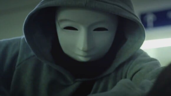 Plus belle la vie : qui est la véritable Tatoueuse masquée ? On a enfin la réponse