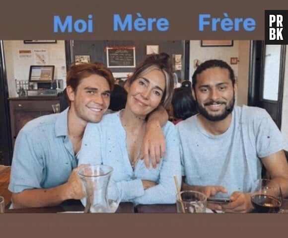 KJ Apa se met à parler français