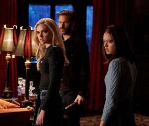 Legacies saison 2, épisode 12 : Alaric, Lizzie et Josie sur une photo