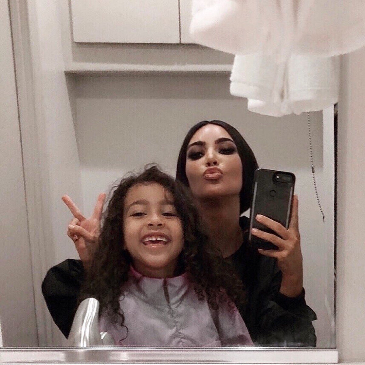 Kim Kardashian et sa fille North débarquent sur TikTok avec une danse déjà  culte - PureBreak