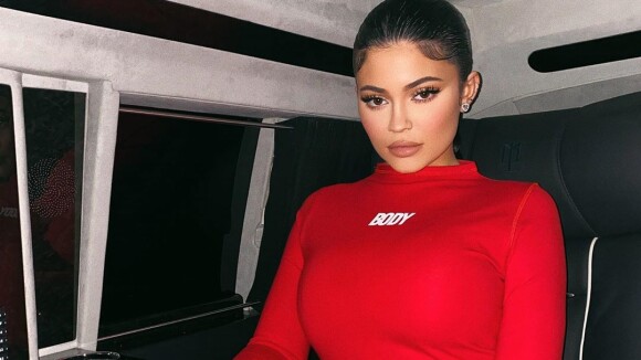 Kylie Jenner fashion addict : elle dévoile son dressing hors de prix juste pour ses sacs