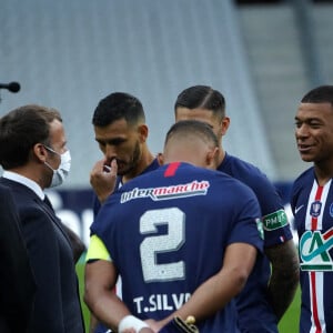 Kylian Mbappé blessé par Loïc Perrin en plein match PSG contre Saint-Etienne (1-0) : il remporte la finale de la Coupe de France mais termine en béquilles