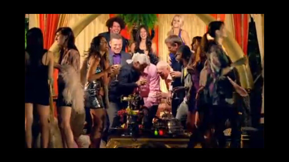 Hugh Laurie et Usher ... ils font la promo de la Fox pour le Super Bowl 2011