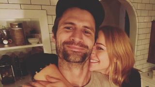 James Lafferty (Les Frères Scott) est fiancé à Alexandra Park ❤️
