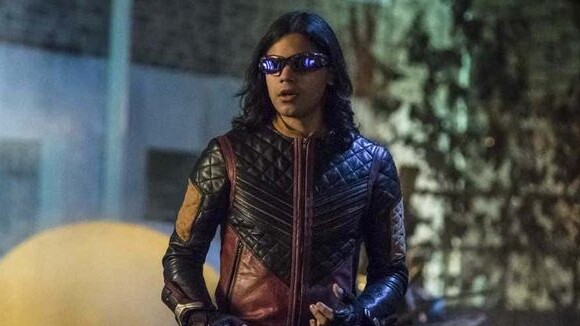The Flash saison 7 : Cisco prêt à retrouver ses pouvoirs ? Carlos Valdes se confie
