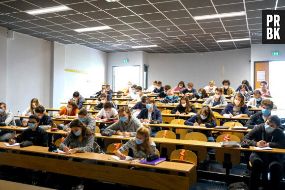 Covid-19 : des tests antigéniques débarquent dans plusieurs lycées (en Ile-de-France) pour tester les élèves et les profs volontaires