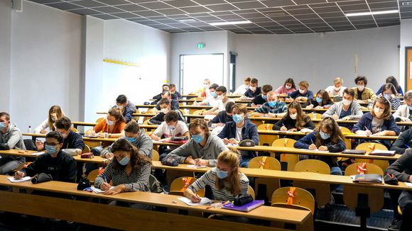Covid-19 : des tests antigéniques débarquent dans les lycées pour tester les élèves et les profs
