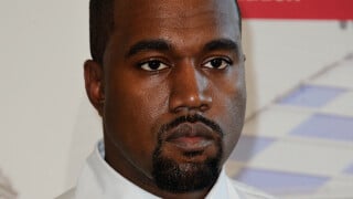 Kanye West : sa 1ère paire de Yeezy vendue 1,8 million de dollars, un record