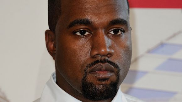 Kanye West : sa 1ère paire de Yeezy vendue 1,8 million de dollars, un record
