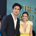 Camila Mendes et Charles Melton de nouveau en couple ? Des photos sèment le doute