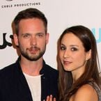 Troian Bellisario a accouché dans sa voiture, elle raconte la naissance totalement folle de son bébé