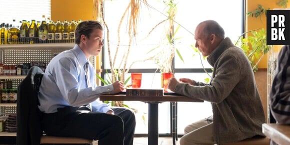 Michael Keaton et Will Poulter dans Dopesick