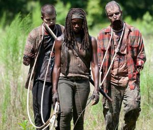 Moses J. Moseley (à gauche) jouait un zombie esclave de Michonne dans The Walking Dead