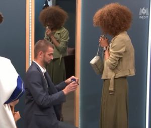 Incroyables transformations : la candidate Alix demandée en mariage par son chéri Jérémy, devant les experts Léa Djadja, Nicolas Waldorf et Charla Carter.