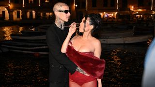 Kourtney Kardashian mariée à Travis Barker pour la troisième fois en Italie, les photos du mariage dévoilées