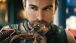 The Boys saison 3 : qu'a réellement mangé Chace Crawford pour la scène du poulpe dans l'épisode 3 ?