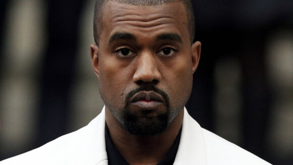 Kanye West fracasse adidas : il accuse la marque de plagier ses Yeezy Slide avec une "copie flagrante"