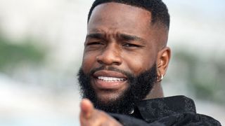 Tayc : une fan larguée après une danse sensuelle avec lui sur scène, il se moque sur TikTok