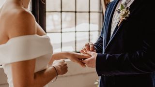 "Je me retrouve toute nue"... Ce moment gênant qui a failli gâcher le mariage d'une star de télé-réalité