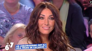 "Sous un pont, ce n'est pas insolite..." : Delphine Wespiser lâche les meilleurs endroits originaux (et publics) pour s'envoyer en l'air