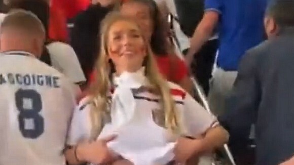 Une supportrice de l'Angleterre a-t-elle montré ses seins à la Coupe du Monde 2022 au Qatar ? La vidéo choc qui enflamme les réseaux, et pourtant...